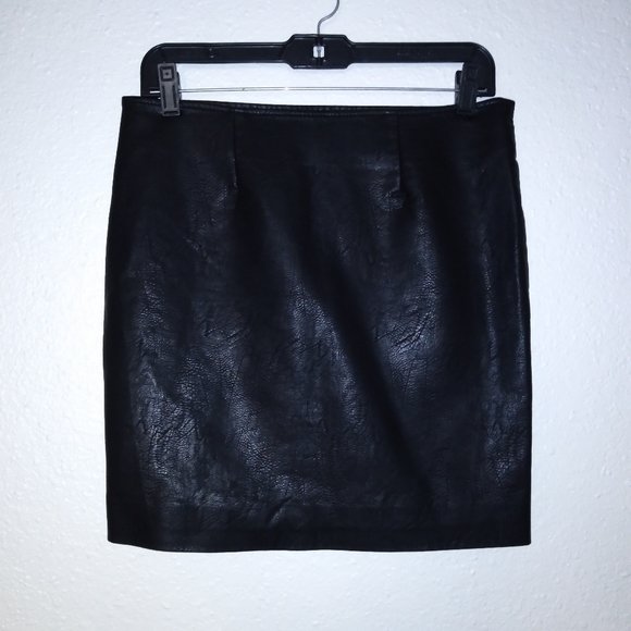 NWT Black Leather Skirt with Embossed Flowers - Picture 2 of 5